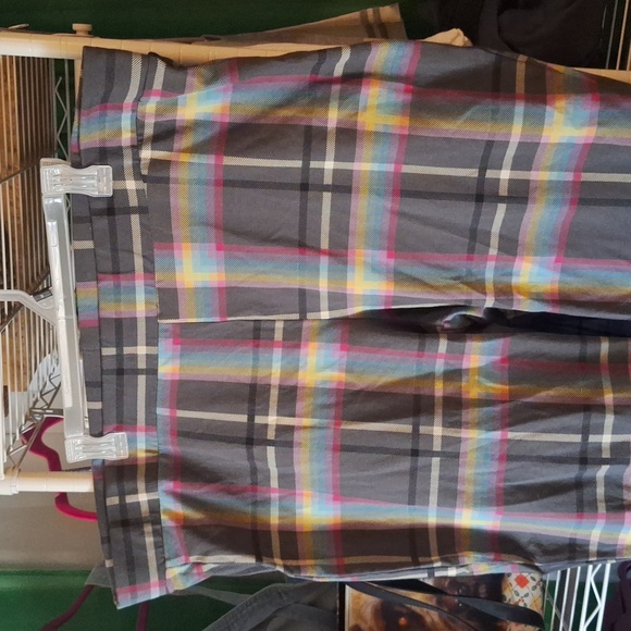 TORRID SIZE 4 PLAID LEGGINGS STRETCHY - Picture 2 of 3